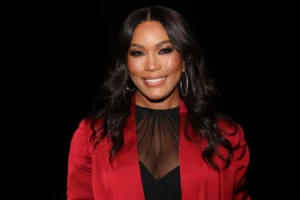 how old is angela bassett